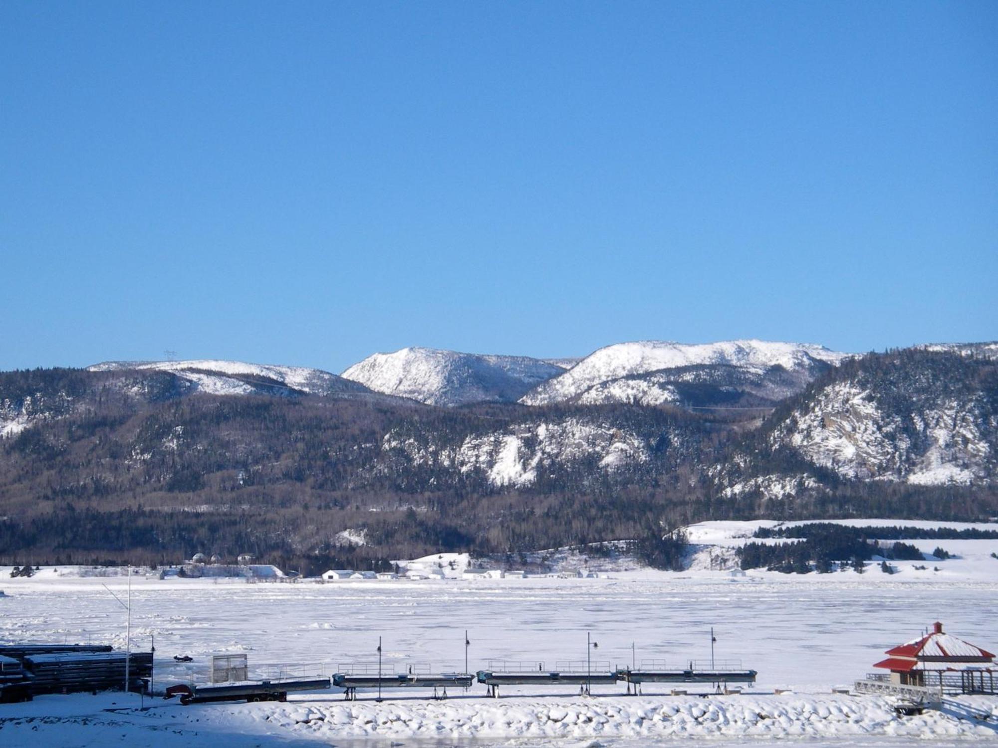 Chalets Condos Sur Le Fjord LʼAnse-Saint-Jean Екстериор снимка