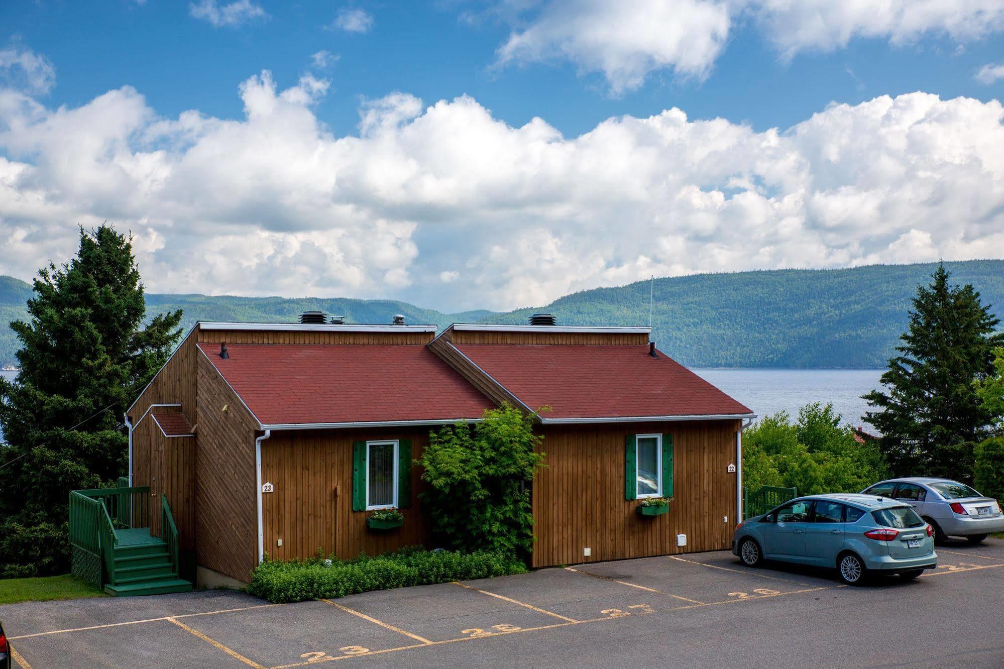 Chalets Condos Sur Le Fjord LʼAnse-Saint-Jean Екстериор снимка