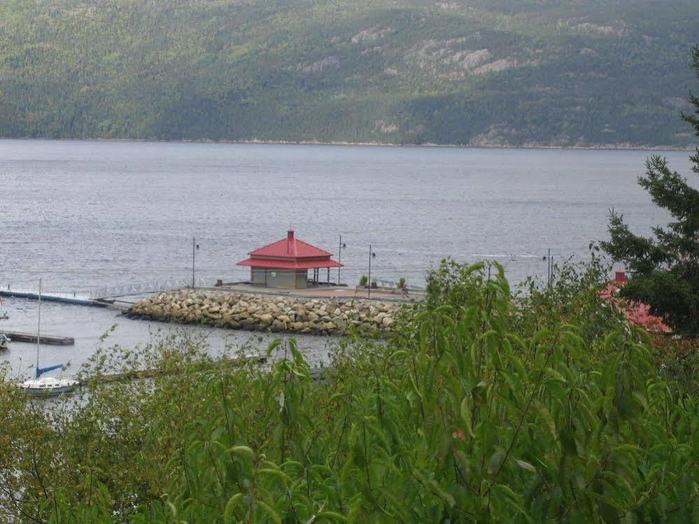 Chalets Condos Sur Le Fjord LʼAnse-Saint-Jean Екстериор снимка