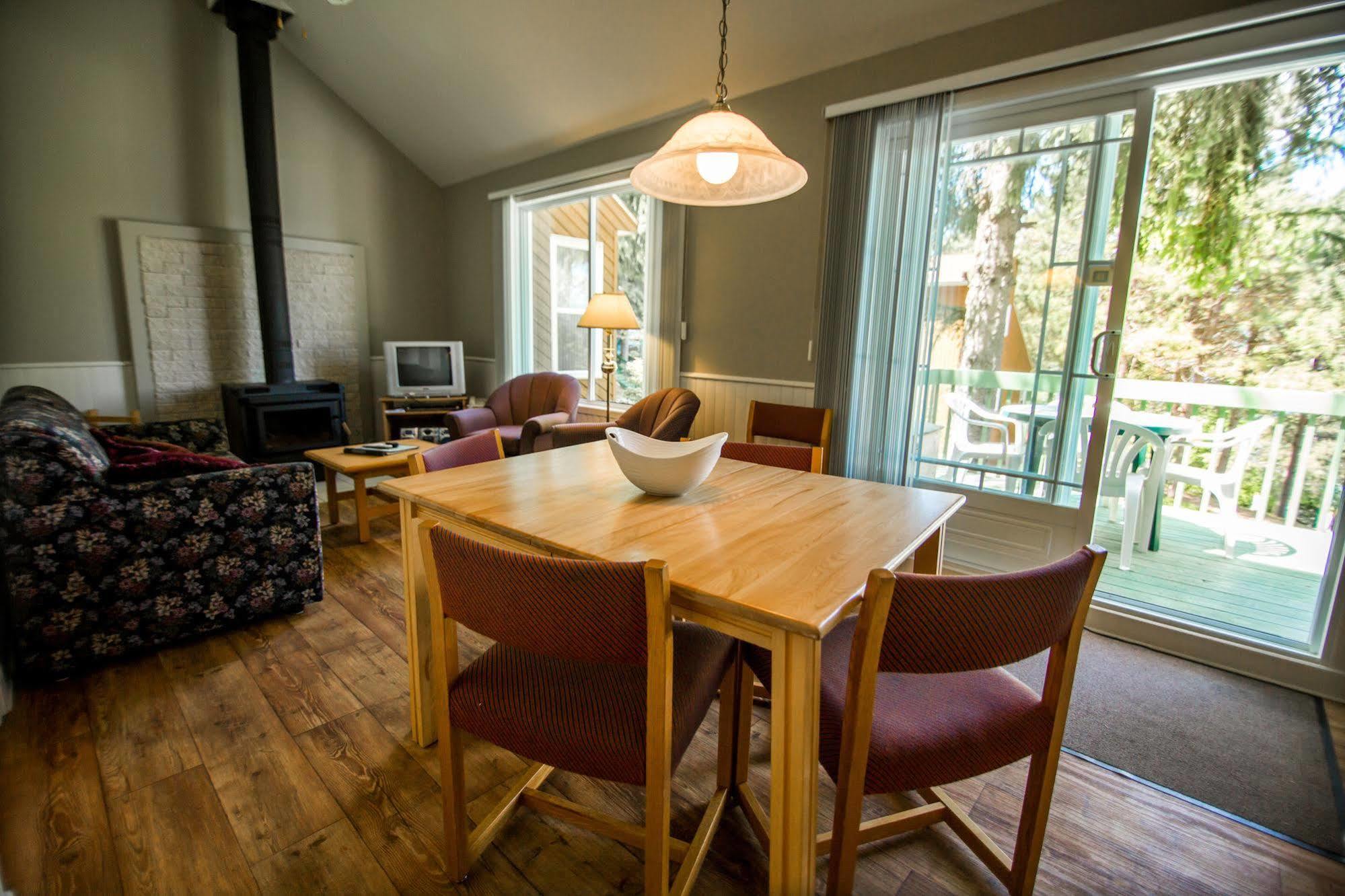 Chalets Condos Sur Le Fjord LʼAnse-Saint-Jean Екстериор снимка