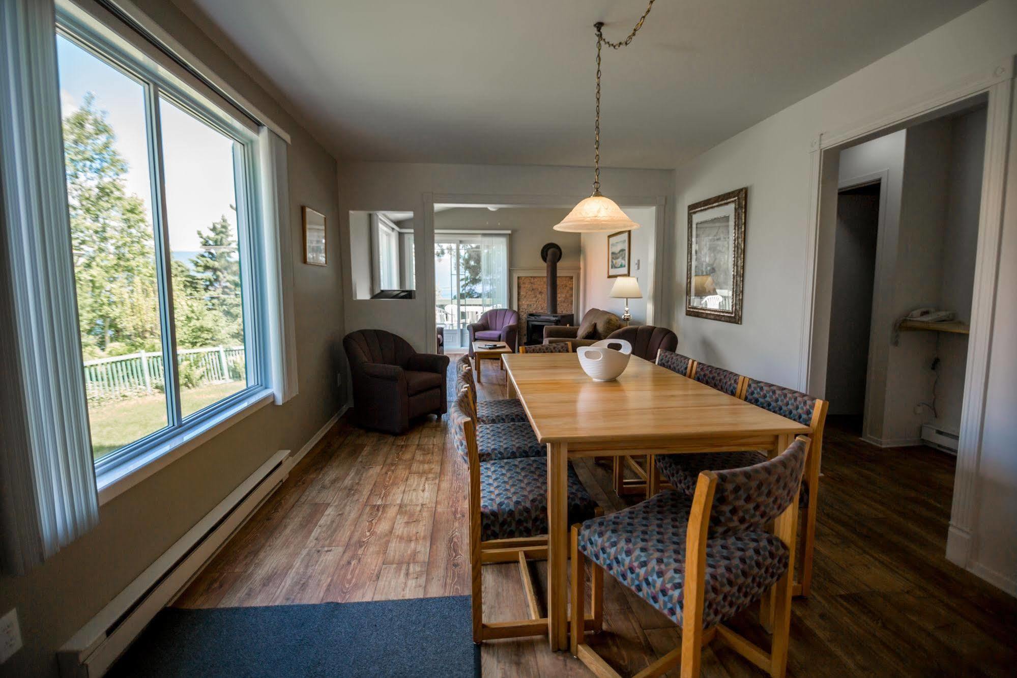 Chalets Condos Sur Le Fjord LʼAnse-Saint-Jean Екстериор снимка